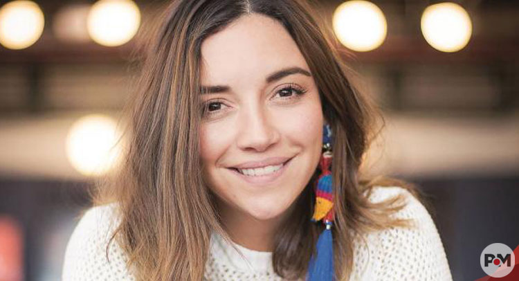 Regina Blandon En Pantalla Con La Nina Mas Cool De Mexico Punto Medio