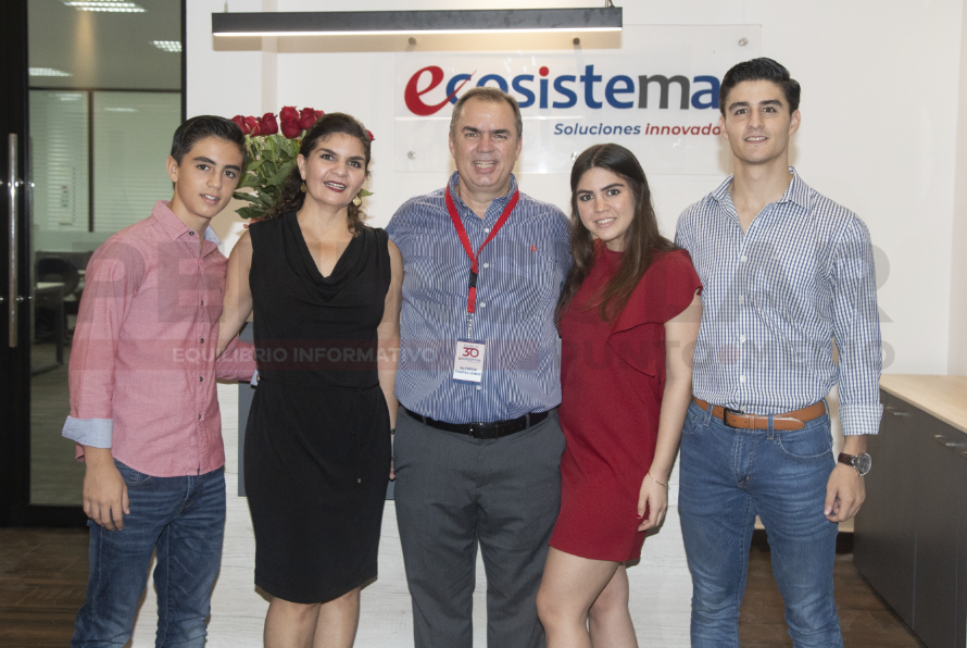 Rodrigo Castellanos, Ana Rosa Campos, Alfredo Castellanos Ríos, Daniela Castellanos y Alfredo Castellanos